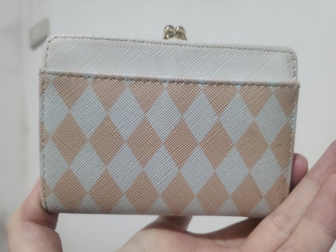 SANRIO ORIGINAL (Category: Wallets & Card holders) located in Quezon City. Submitted by ciennecloud_341d20 (Listing ID 1357519318, Image 3). Description: bought in Japan orig price 2400 MOP: gcash , bank transfer MOD: lalamove.