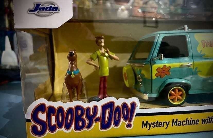 Scoobidoo Mystery Machine 1:24 scale Diecast (Category: Vehicle & Diecast Models) located in Pasig City. Submitted by akindzshop (Listing ID 1357478169, Image 2). Description: 2000 Scoobidoo Mystery Machine 1:24 scale Bakal AUTHENTIC 1:24 scale, Malaki po ito Diecast po ang buong body kaya mabigat With 2 figures included by JADA Hollywood Rides 2200 po ito sa SM Mint and Complete MISB Valley 6 Parañaque Pick up Lalamove Flash express shipping add
