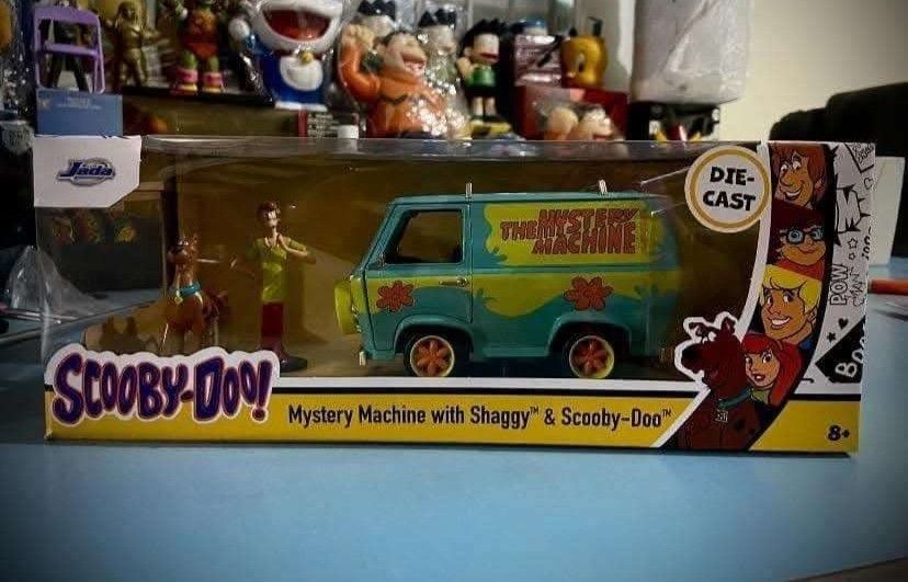 Scoobidoo Mystery Machine 1:24 scale Diecast (Category: Vehicle & Diecast Models) located in Pasig City. Submitted by akindzshop (Listing ID 1357478169, Image 3). Description: 2000 Scoobidoo Mystery Machine 1:24 scale Bakal AUTHENTIC 1:24 scale, Malaki po ito Diecast po ang buong body kaya mabigat With 2 figures included by JADA Hollywood Rides 2200 po ito sa SM Mint and Complete MISB Valley 6 Parañaque Pick up Lalamove Flash express shipping add