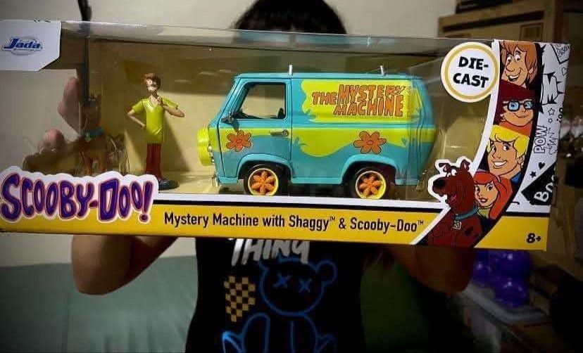 Scoobidoo Mystery Machine 1:24 scale Diecast (Category: Vehicle & Diecast Models) located in Pasig City. Submitted by akindzshop (Listing ID 1357478169, Image 1). Description: 2000 Scoobidoo Mystery Machine 1:24 scale Bakal AUTHENTIC 1:24 scale, Malaki po ito Diecast po ang buong body kaya mabigat With 2 figures included by JADA Hollywood Rides 2200 po ito sa SM Mint and Complete MISB Valley 6 Parañaque Pick up Lalamove Flash express shipping add