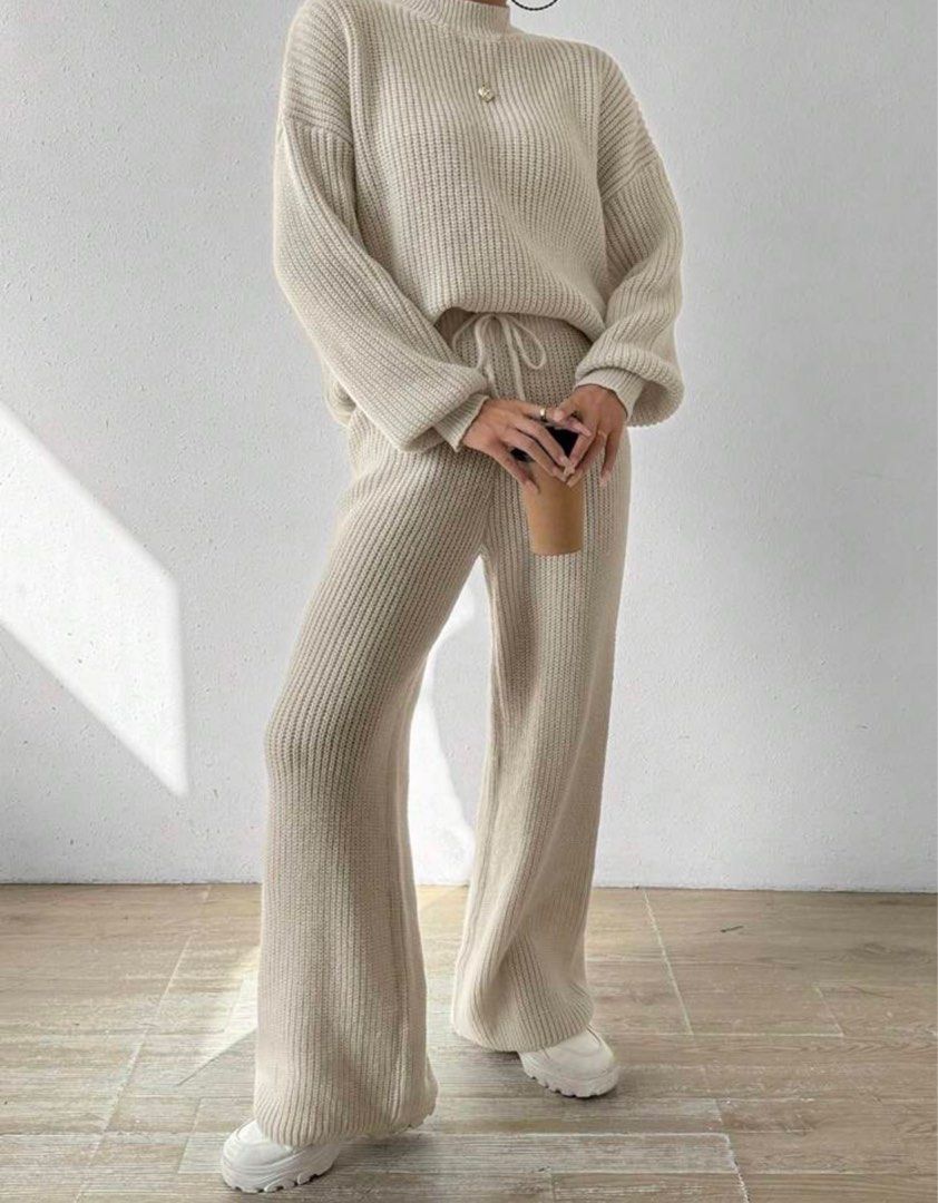 Sweater coordinates beige (Category: Sets or Coordinates) located in Muntinlupa City. Submitted by janearevalo (Listing ID 1357488936, Image 1). Description: used once only very nice and thick material.