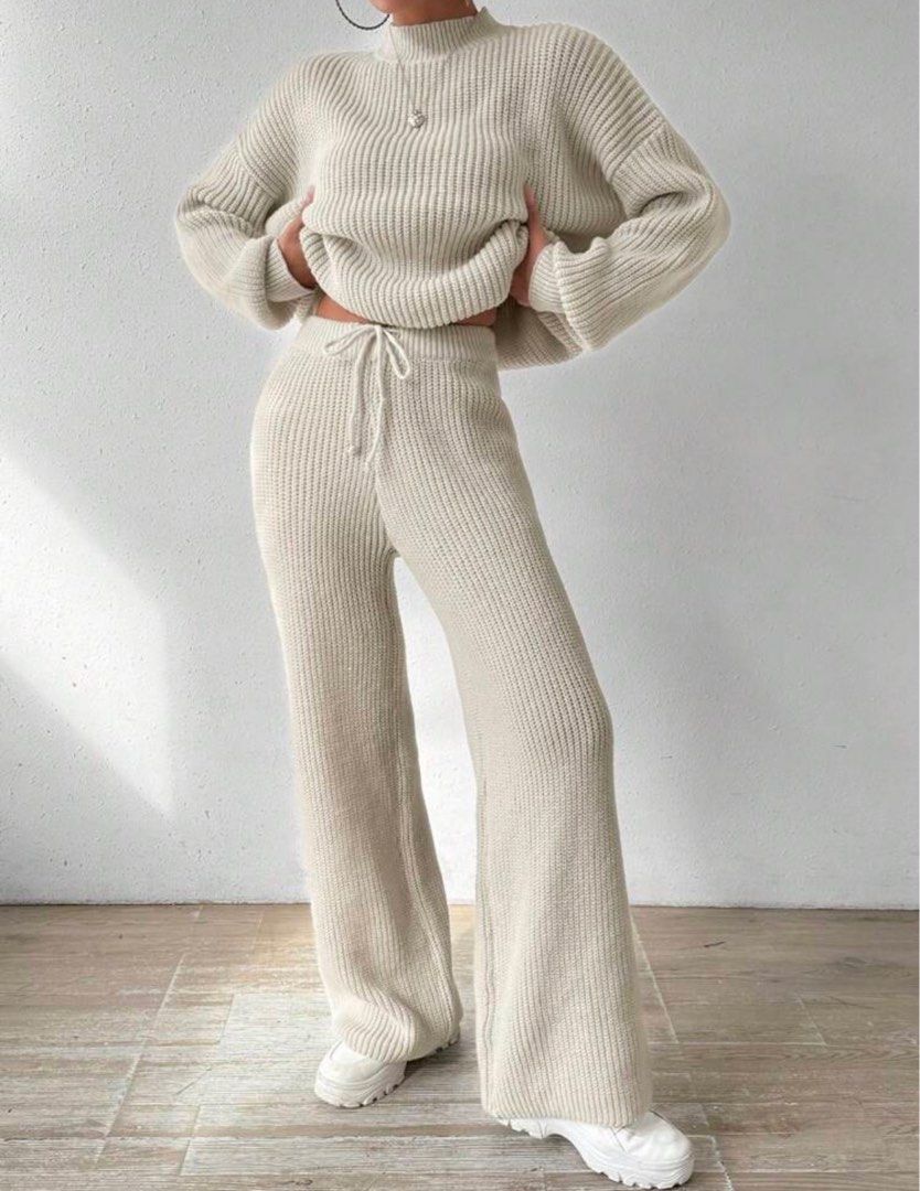 Sweater coordinates beige (Category: Sets or Coordinates) located in Muntinlupa City. Submitted by janearevalo (Listing ID 1357488936, Image 2). Description: used once only very nice and thick material.