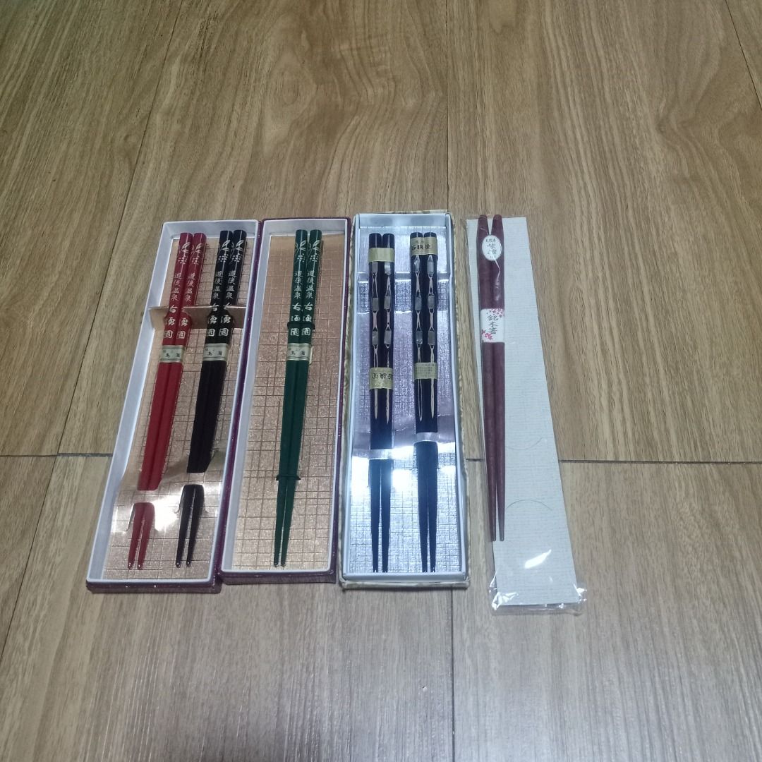 TAKE ALL 20 PAIRS ASSORTED CHOPSTICKS (Category: Dinnerware & Cutlery) located in Makati City. Submitted by nyxhemera26 (Listing ID 1357583466, Image 2). Description: HANAE MORI APRON • UNUSED BUT NO ORIGINAL PACKAGING.