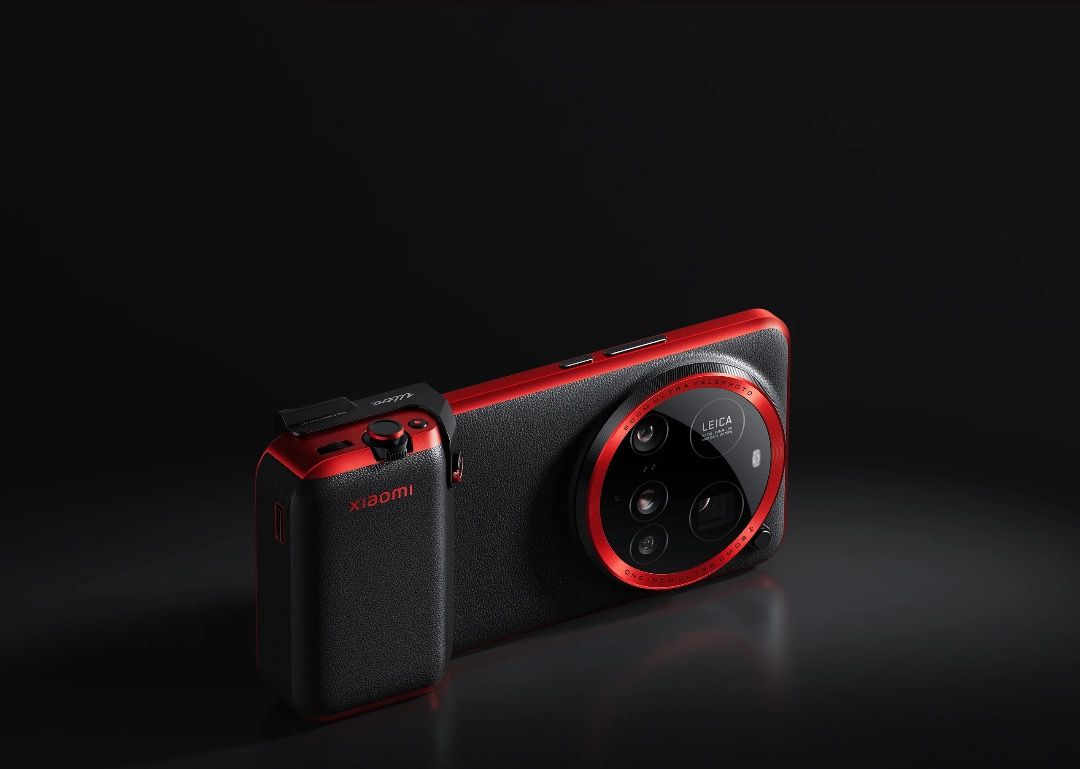 Xiaomi ultra 15 photography kit (Category: Cameras) located in Singapore. Submitted by pooyang (Listing ID 1357551917, Image 1). Description: Selling brand new as I prefer to use with the addon .