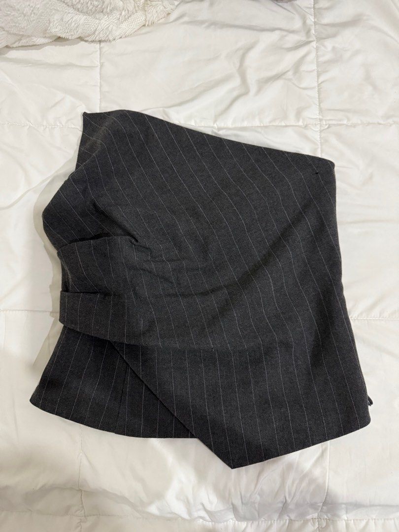 ZARA Pinstripe Corsetry Top (Category: Sleeveless) located in San Juan City. Submitted by sellingforless__ (Listing ID 1357544960, Image 1). Description: Size: S - true to size See pictures for waist measurement.
