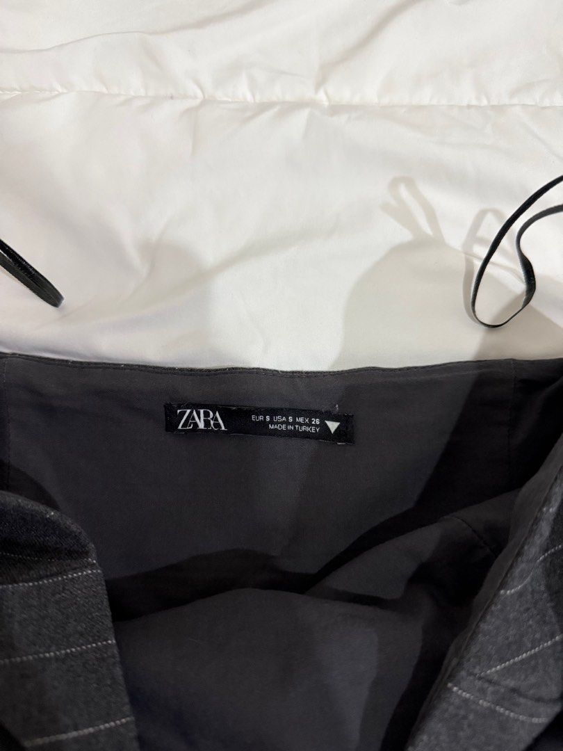 ZARA Pinstripe Corsetry Top (Category: Sleeveless) located in San Juan City. Submitted by sellingforless__ (Listing ID 1357544960, Image 3). Description: Size: S - true to size See pictures for waist measurement.