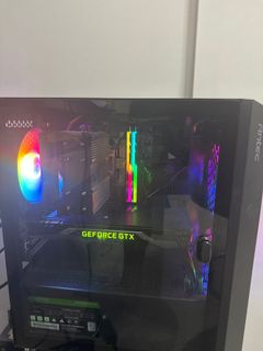 電腦主機
