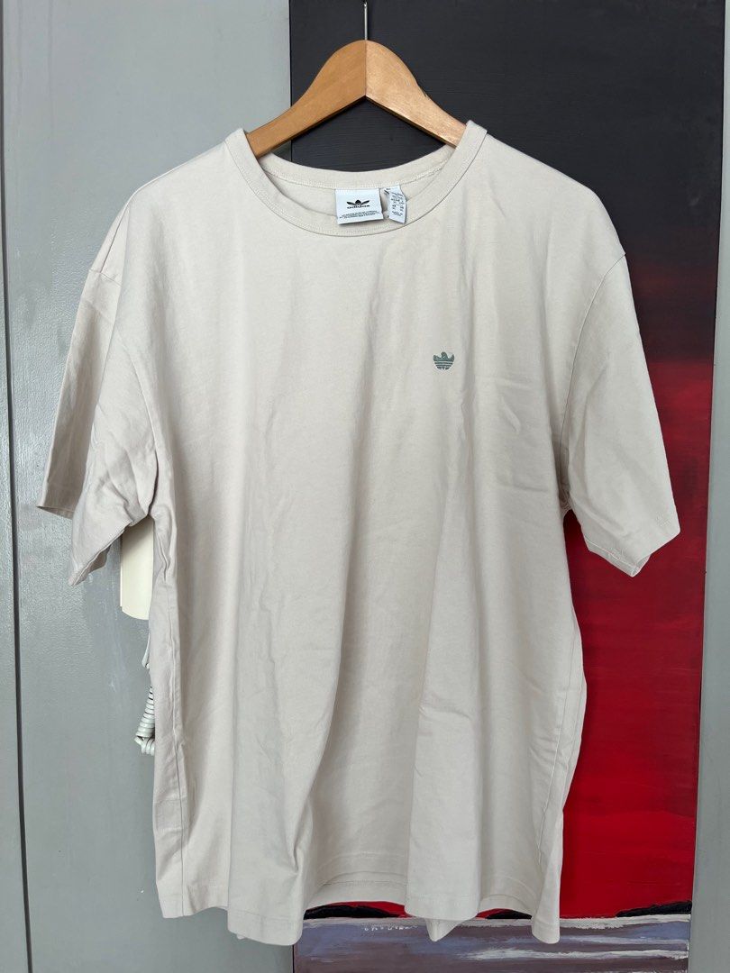 Adidas Shmoofoil Tee - XL (Category: Tshirts & Polo Shirts ) located in Taguig. Submitted by wardeee.b (Listing ID 1357622916, Image 1). Description: Adidas Shmoofoil Tee - XL used - good condition (no stains) 23.5” width 27.5” length PhP 300.00 BGC meetups.