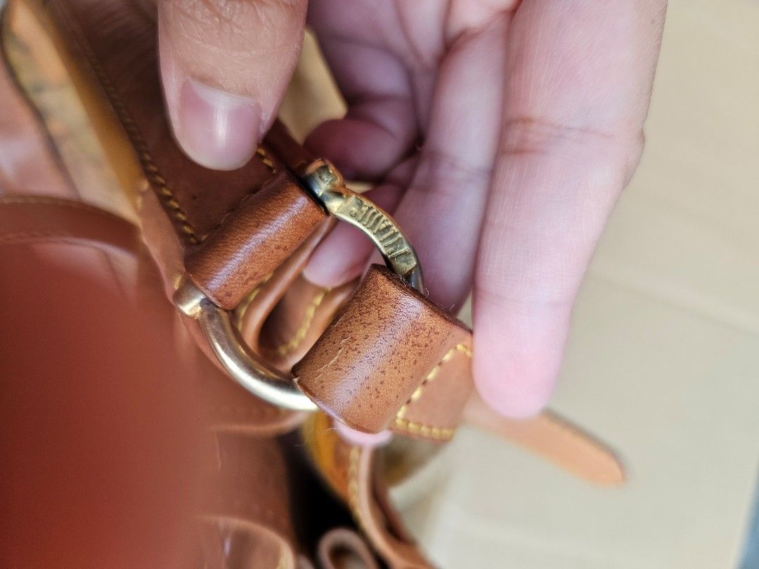 Alviero Martini (Category: Luxury Bags & Wallets) located in Iloilo. Submitted by floresse (Listing ID 1357715141, Image 3). Description: Alviero Martini 1A Classe with Authentication Card Payment option: Gcash/Maya/BDO Shipping is FREE only via J&T (Cut off 2pm daily) payment first before sending of items. HAPPY SHOPPING⭐️.