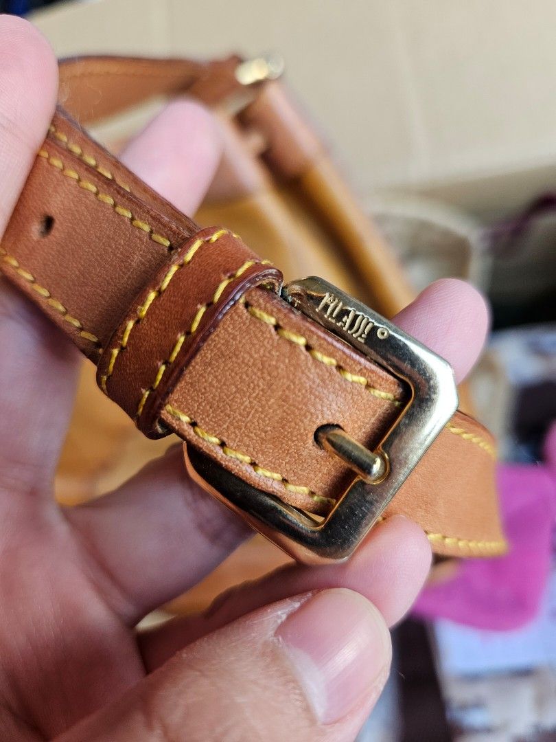 Alviero Martini (Category: Luxury Bags & Wallets) located in Iloilo. Submitted by floresse (Listing ID 1357715141, Image 2). Description: Alviero Martini 1A Classe with Authentication Card Payment option: Gcash/Maya/BDO Shipping is FREE only via J&T (Cut off 2pm daily) payment first before sending of items. HAPPY SHOPPING⭐️.