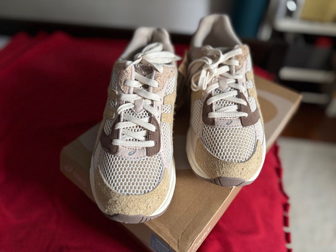 ASICS Gel 1130 Birch/Sand (Category: Sneakers & Footwear) located in Singapore. Submitted by marziezanis (Listing ID 1357742959, Image 3). Description: Got it as a birthday gift but was too late to exchange. TBH, wouldn’t be selling it if it was the right size 🙃 but oh wells~.