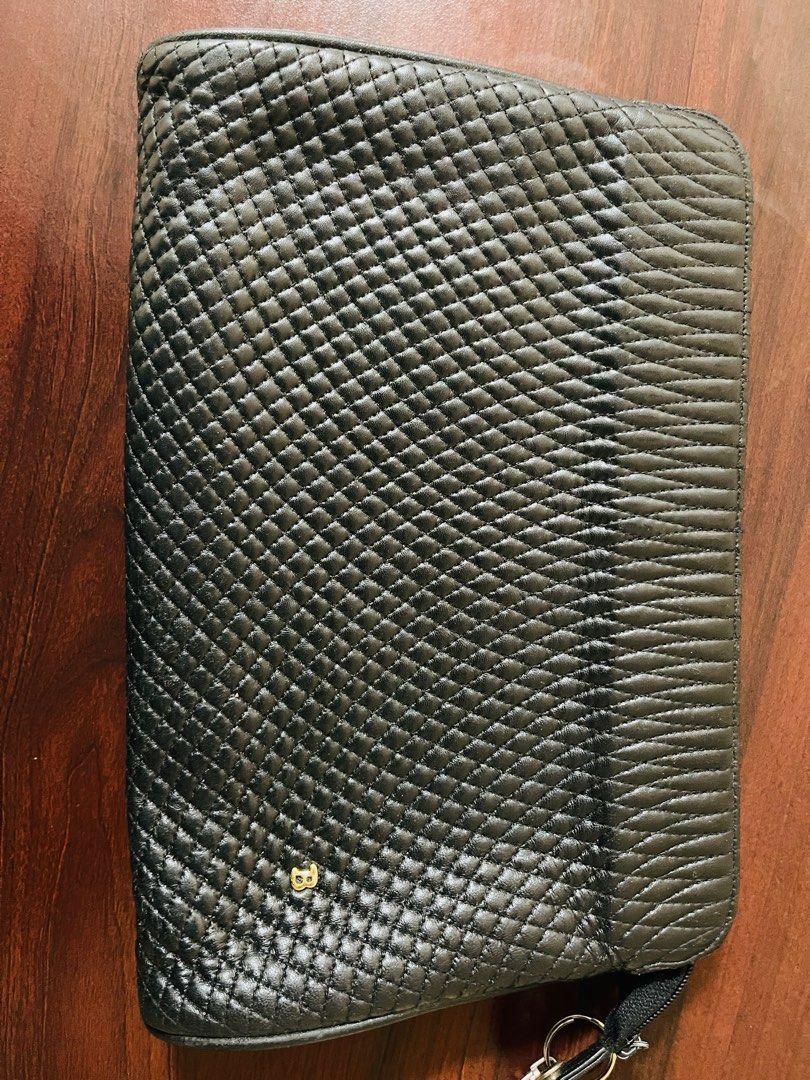 Bally Clutch Bag (Category: Luxury Bags & Wallets) located in Rosales. Submitted by motcarest (Listing ID 1357613608, Image 1). Description: Authentic Bally Clutch Bag For Men.