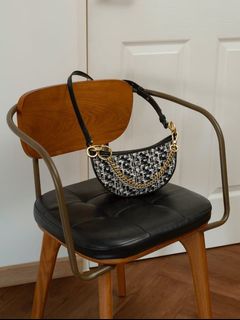 (Category: ) located in . Submitted by deszycloset (Listing ID 1357762084, Image 1). Description: .