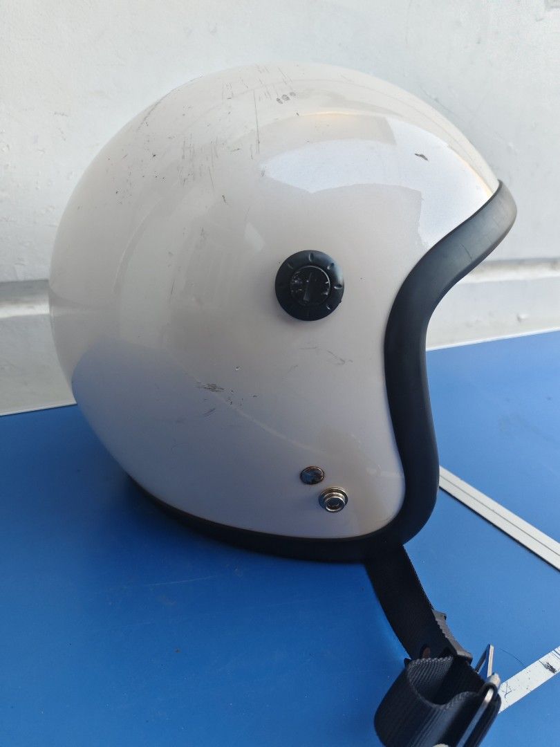CLASSIC HELMET (Category: Other Sports Equipment and Supplies) located in Manila. Submitted by babz30261 (Listing ID 1357698616, Image 2). Description: GOOD QUALITY CONDITION NO DAMAGES MEDIUM SIZE COMPLETE STRAP NO ISSUES LIGHTLY USED 950 ONLY WE DELIVER VIA COD NATIONWIDE WIDEEEEEEE ‼️.