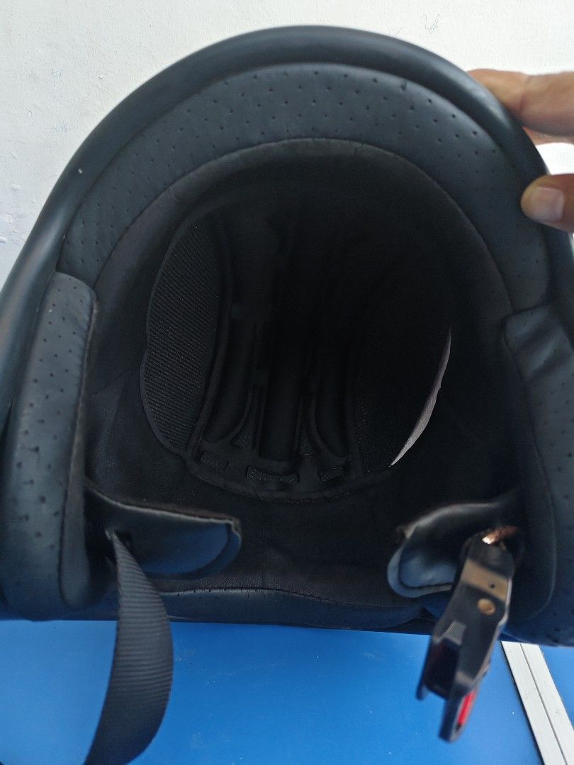 CLASSIC HELMET (Category: Other Sports Equipment and Supplies) located in Manila. Submitted by babz30261 (Listing ID 1357698616, Image 3). Description: GOOD QUALITY CONDITION NO DAMAGES MEDIUM SIZE COMPLETE STRAP NO ISSUES LIGHTLY USED 950 ONLY WE DELIVER VIA COD NATIONWIDE WIDEEEEEEE ‼️.