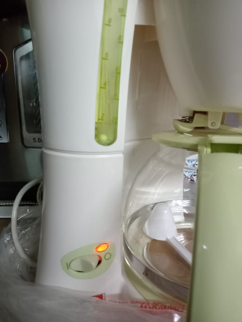 Coffee Maker Machine (Category: Coffee Machines & Makers) located in Kuala Lumpur. Submitted by daniel_hoong (Listing ID 1357723779, Image 3). Description: old gift unit, new set never used before, come with original box. 100% working condition Note, after sold no refund or exchange policy! Delivery fee excluded .