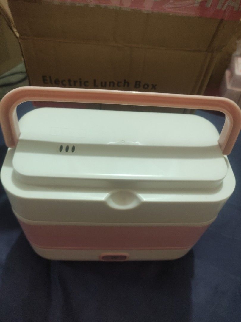 Electric Lunch Box Cooker (Category: Cookers) located in Kuala Lumpur. Submitted by tokocikgu (Listing ID 1357771843, Image 2). Description: Dapat sekali 4 bekas stainless steel bersama penutup dan manual penggunaan dalam kotak. Percuma set kulinari dlm bekas sedondon warna pink pastel (sudu, garfu, choptick). Dulu beli sbb nak guna masak & panaskan bekal kat ofis tapi tak sempat guna sgt sbb dah berhenti keje ofis. Sempat guna 2-3 kali je dulu. 