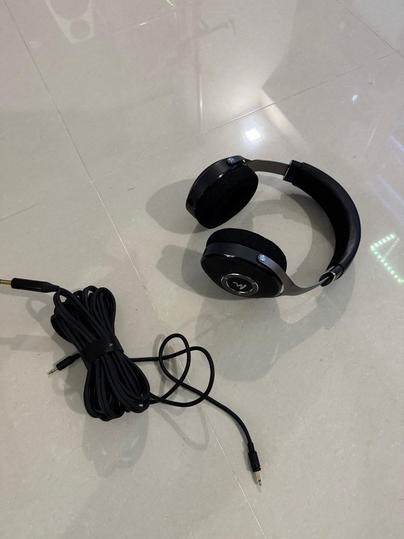 Focal Elear (Category: Headphones & Headsets) located in Singapore. Submitted by quickgem.d513b8 (Listing ID 1357700035, Image 7). Description: .