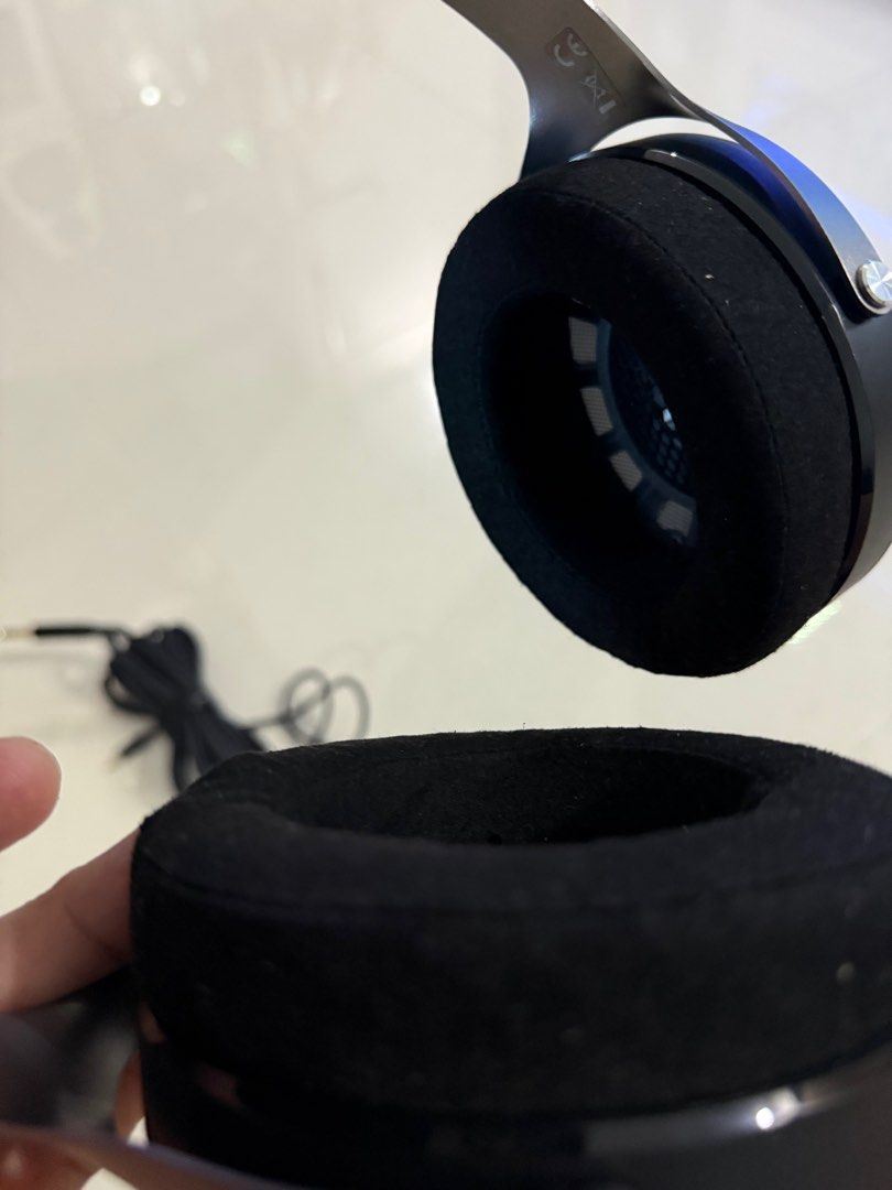 Focal Elear (Category: Headphones & Headsets) located in Singapore. Submitted by quickgem.d513b8 (Listing ID 1357700035, Image 4). Description: .