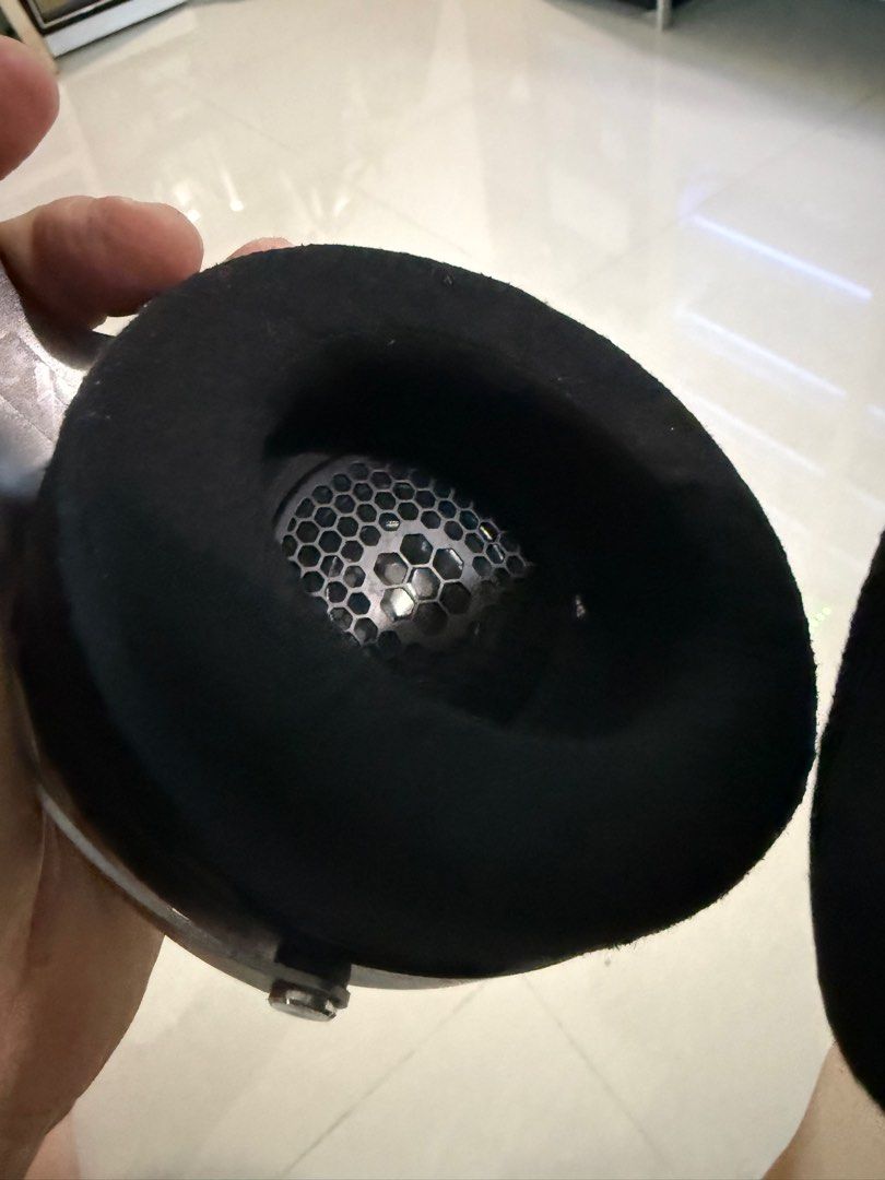 Focal Elear (Category: Headphones & Headsets) located in Singapore. Submitted by quickgem.d513b8 (Listing ID 1357700035, Image 3). Description: .