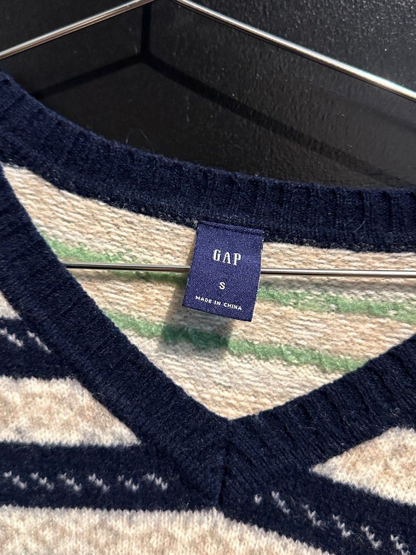 Gap sweater (Category: Longsleeves) located in Singapore. Submitted by weeyamiiya (Listing ID 1357678621, Image 2). Description: Gap v-neck grandpa sweater, pm for measurements.