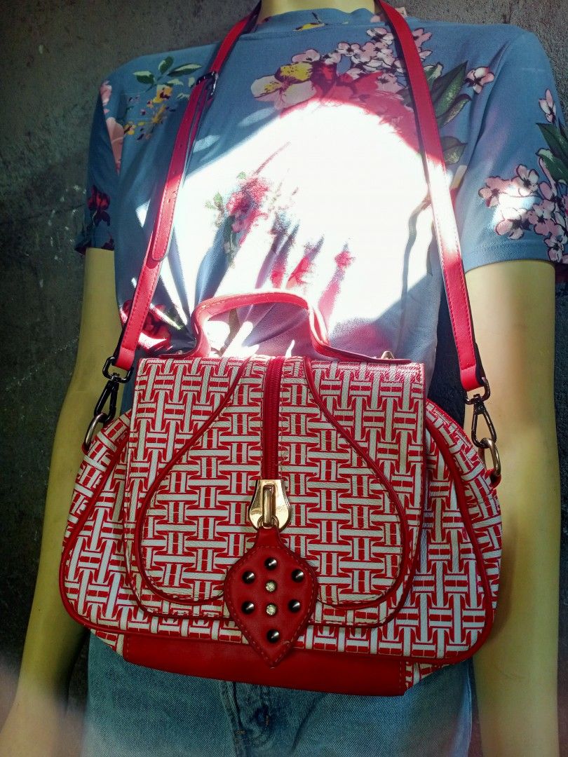 Kimbel Shoulder/Handbag (Category: Luxury Bags & Wallets) located in Taguig. Submitted by Wacofancy (Listing ID 1357671054, Image 1). Description: .
