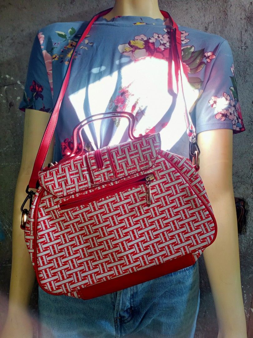 Kimbel Shoulder/Handbag (Category: Luxury Bags & Wallets) located in Taguig. Submitted by Wacofancy (Listing ID 1357671054, Image 2). Description: .