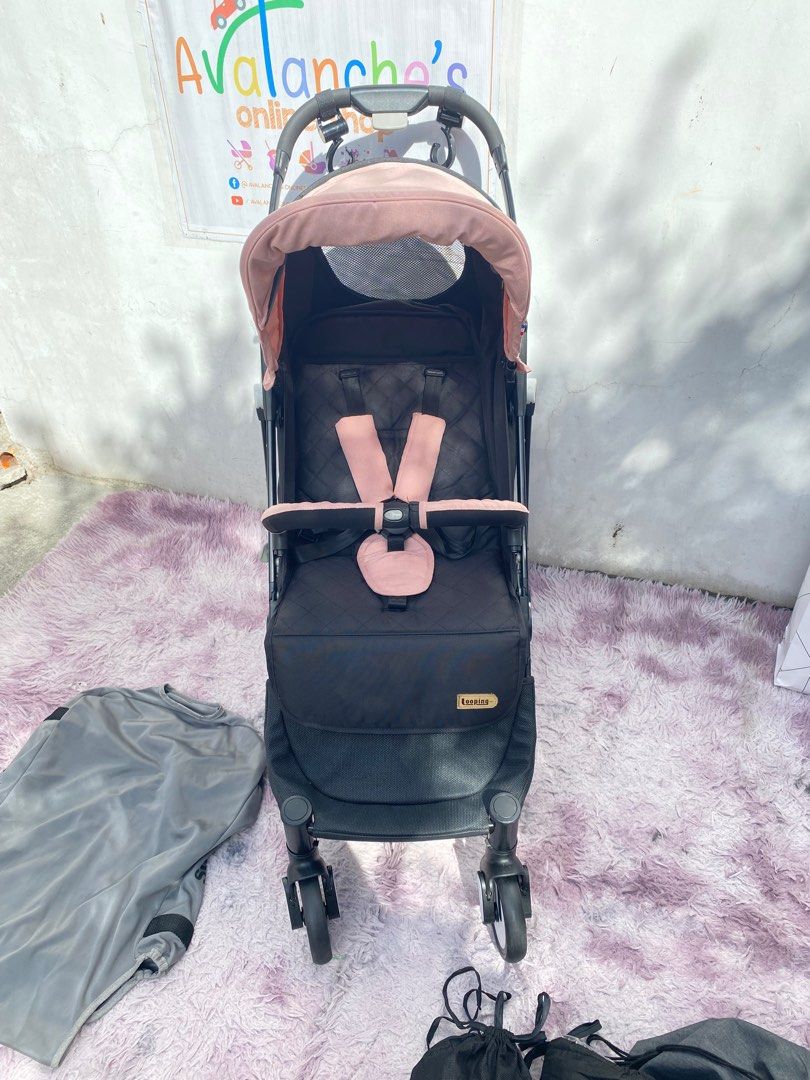 Looping Squizz 3 Pink and Grey canopy 2 Canopy (Category: Strollers) located in Manila. Submitted by avalanchesonlineshopmainacount (Listing ID 1357603605, Image 1). Description: With alot of accessories Spandex canopy pink Mosquito net Rain cover Travel Bag Bag Hook .