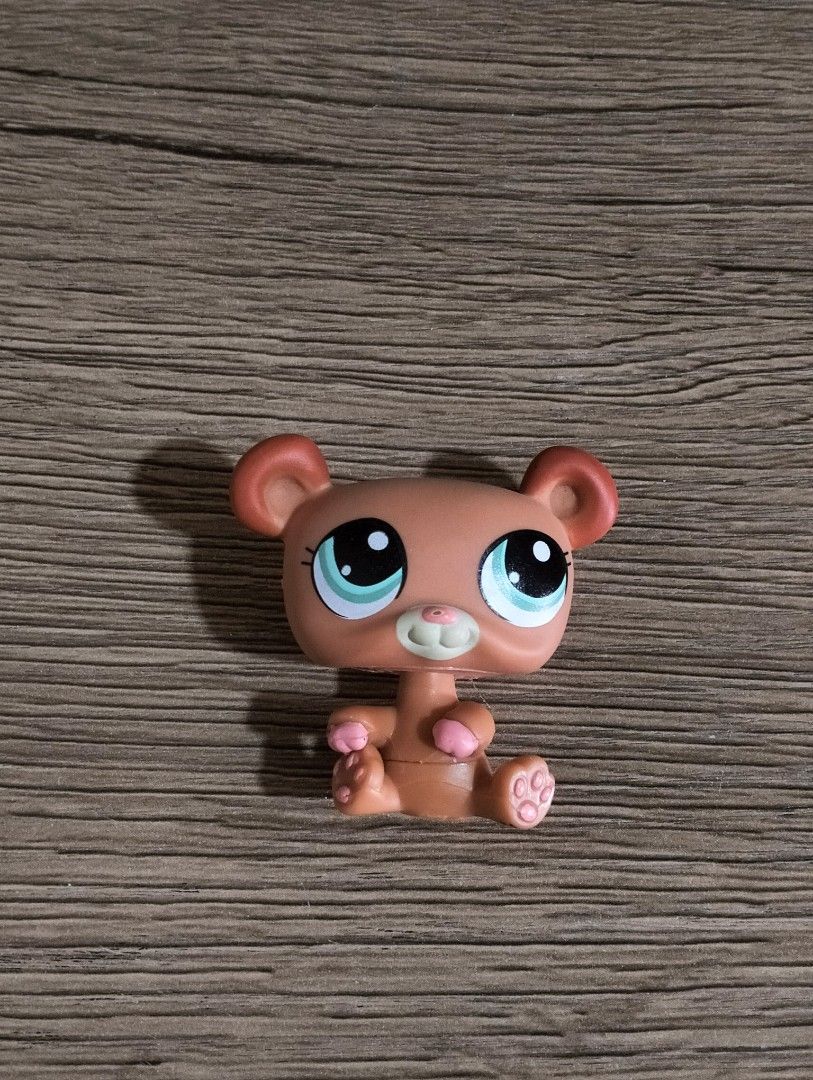 lps brown bear panda littlest pet shop (Category: Designer & Blind Box Toys) located in Manila. Submitted by mintchocch (Listing ID 1357593330, Image 1). Description: wts lfb ph ★ LPS Brown Bear﹕₱150 ꒰ payo within 24 hrs / 1 week dop ꒱ — good & clean condition — barely been used (small flaws) ⓘ x sensi coll, impatient buyers ✉️ dm to claim / inquire ! ( ᐢ..ᐢ ).