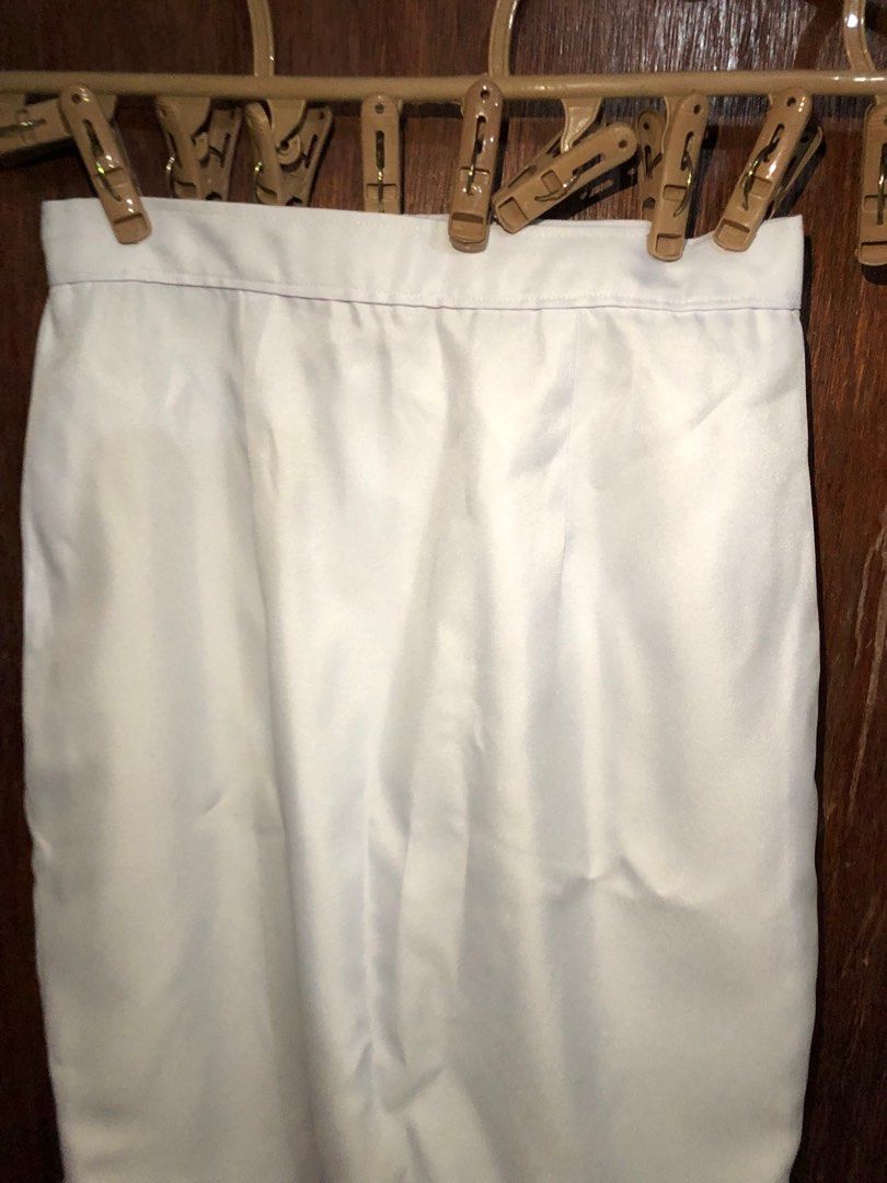 Medical Student Bottom Skirt (Category: Skirts) located in Manila. Submitted by decluttermt (Listing ID 1357663726, Image 3). Description: My Extra White Skirt :) Selling a white medical student uniform in good condition Color may be due to lighting Size: S-M Perfect for clinical rotations or practice. Condition: well-maintained Location: Sta. Ana Manila DM for details or pickup arrangements!.
