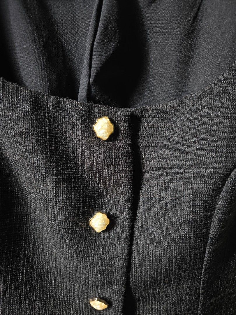 Peony Black Tweed Coordinates (Category: Sets or Coordinates) located in Mandaluyong City. Submitted by mermaidity09 (Listing ID 1357667568, Image 3). Description: never been used!! bought from thailand but dont have time to alter personally, can fit bigger than size chart best for up to 34 bust and 26 waist if top only: 1000.