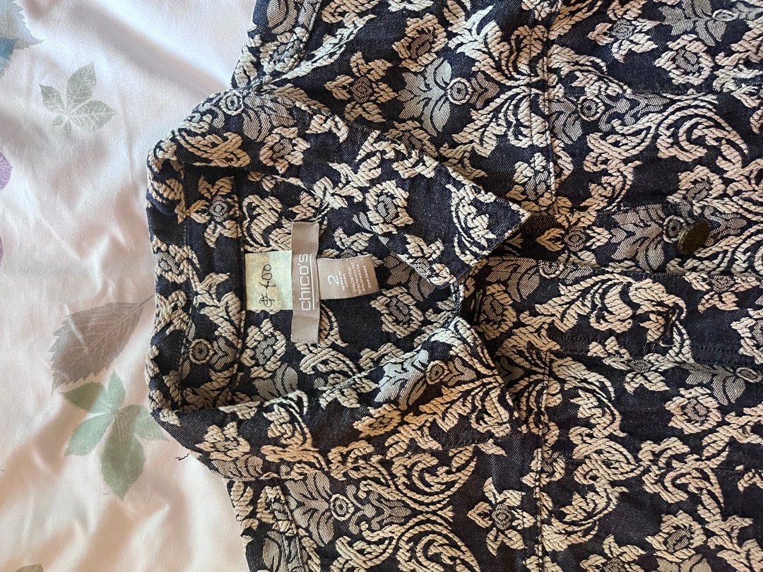 Printed blazer/coat (Category: Others Tops) located in Pasig City. Submitted by tetcha (Listing ID 1357691429, Image 2). Description: Payment via BDO/Gcash/Maya Delivery via Lalamove, Gogo Express, J&T .