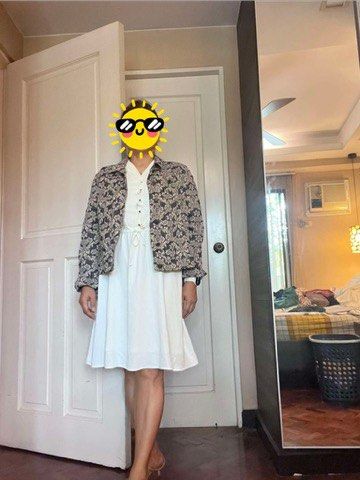 Printed blazer/coat (Category: Others Tops) located in Pasig City. Submitted by tetcha (Listing ID 1357691429, Image 1). Description: Payment via BDO/Gcash/Maya Delivery via Lalamove, Gogo Express, J&T .