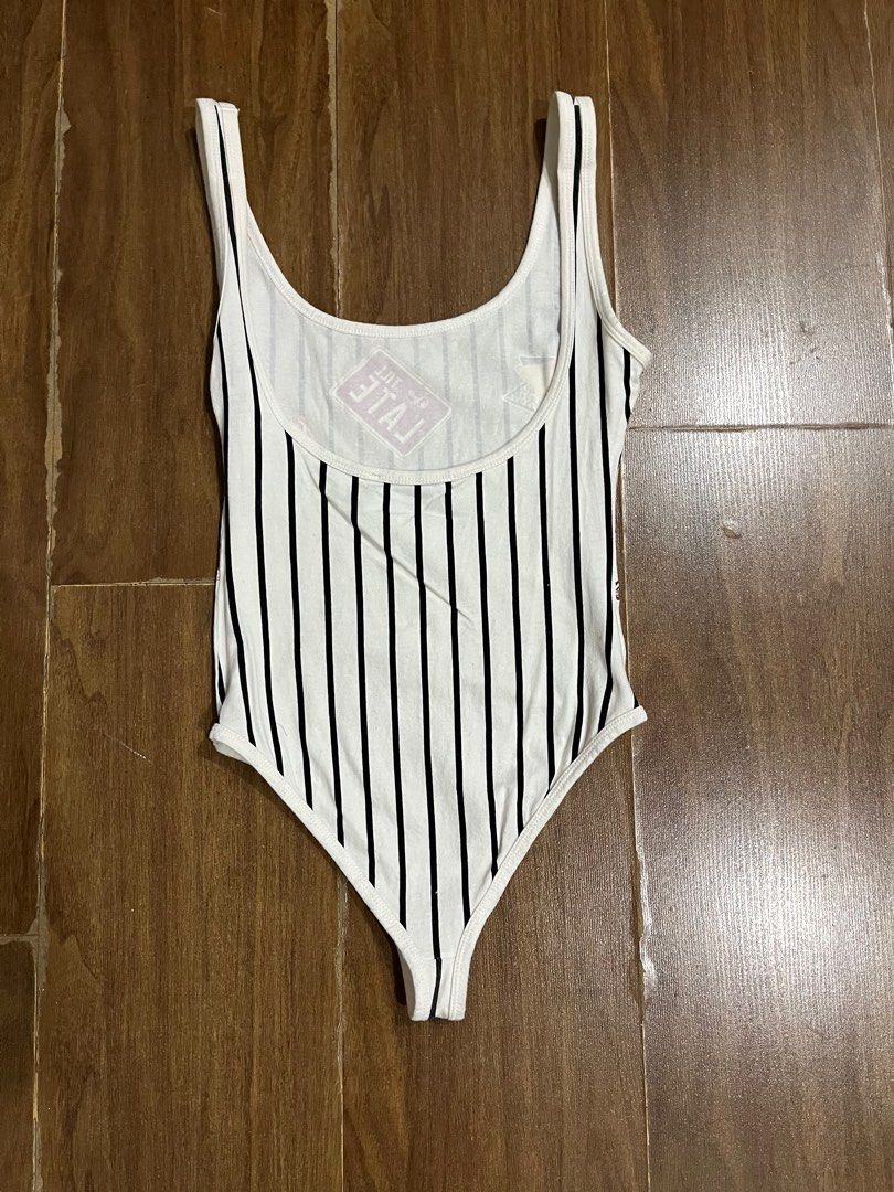 Pull & bear bodysuit (Category: Sleeveless) located in Quezon City. Submitted by tiny_abee (Listing ID 1357630875, Image 2). Description: Small With orange app check out.