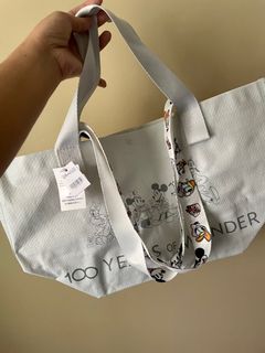 (Category: ) located in . Submitted by martinas.closet (Listing ID 1357601373, Image 1). Description: .