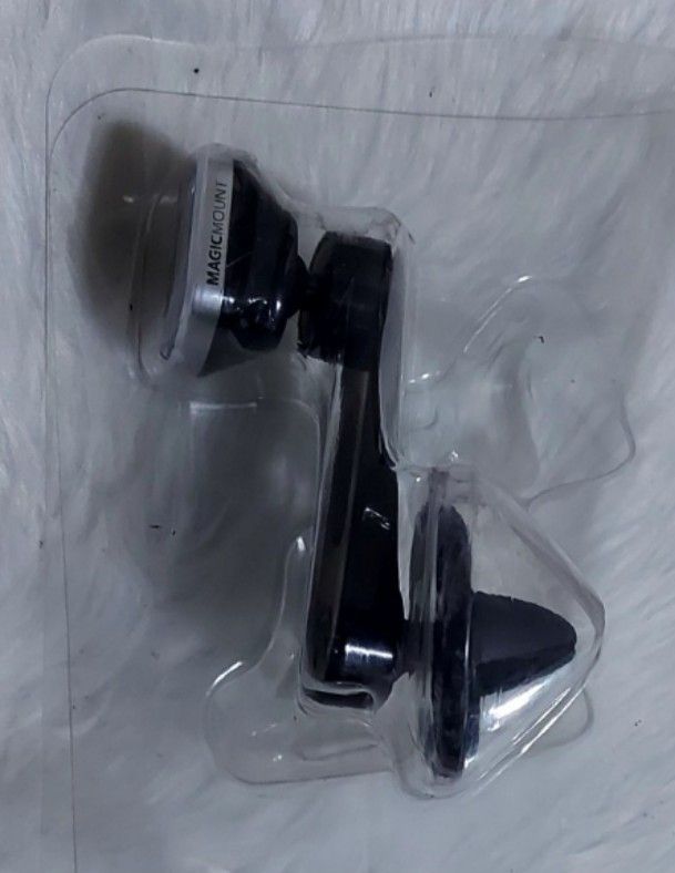 Scosche Magic mount Pro freeflow (Category: Mounts & Holders) located in Taguig. Submitted by thrifthub.ph (Listing ID 1357749433, Image 1). Description: Scosche MagicMount Pro Freeflow Vent Mount, a magnetic mounting system for mobile devices designed for car vents. Magnetic Mount: Uses strong neodymium magnets for a secure grip. Freeflow Vent Design: Mounts in the vehicle's vent without blocking airflow.360-degree Rotation: Adjustable ball join
