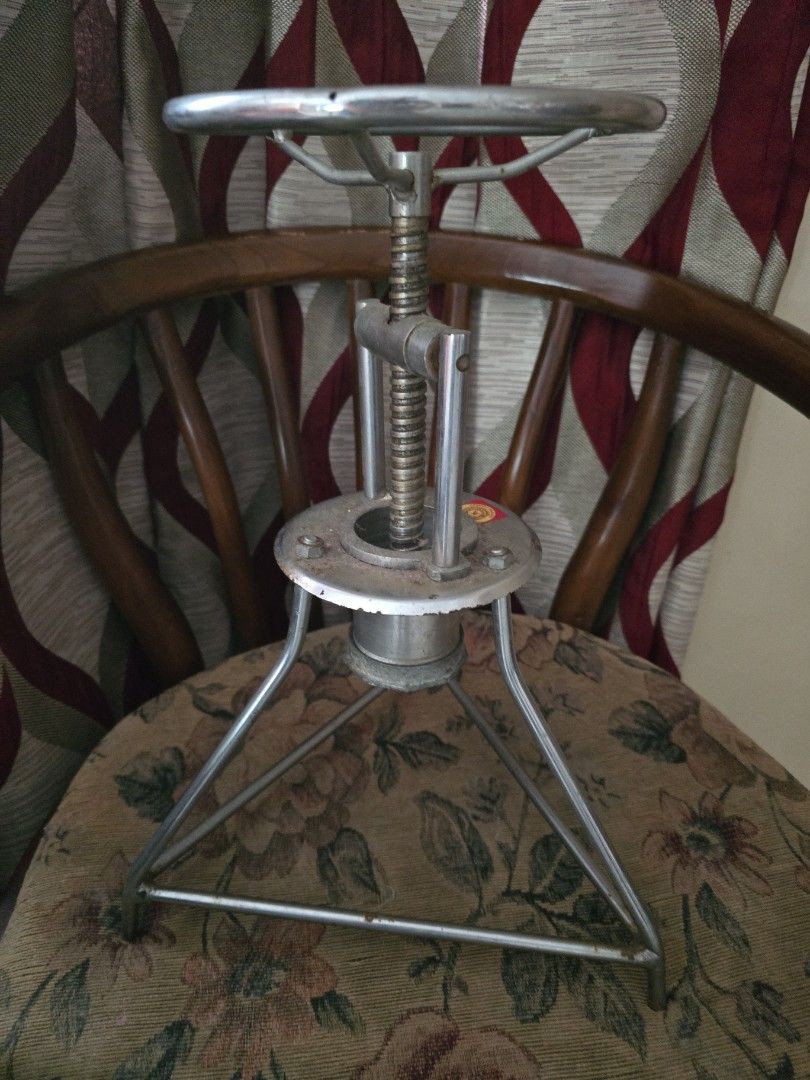 Sevanazhi SanthagainMaker (Category: Bathroom & Kitchen Fixtures) located in Singapore. Submitted by sufaran (Listing ID 1357633387, Image 1). Description: can use to make murukku or idiappam.