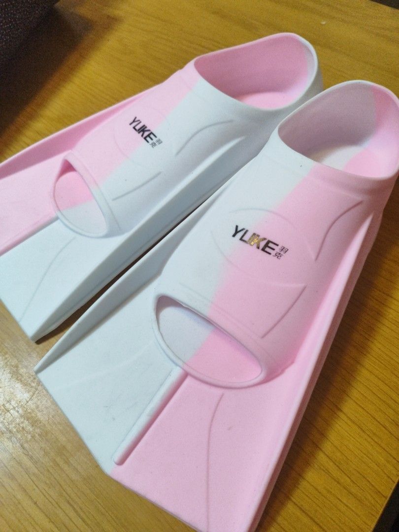 SWIM TRAINING FINS (Category: Other Sports Equipment and Supplies) located in Imus. Submitted by umusthave23 (Listing ID 1357674880, Image 1). Description: 32-33 EU gogo express shipping lalamove availabale.