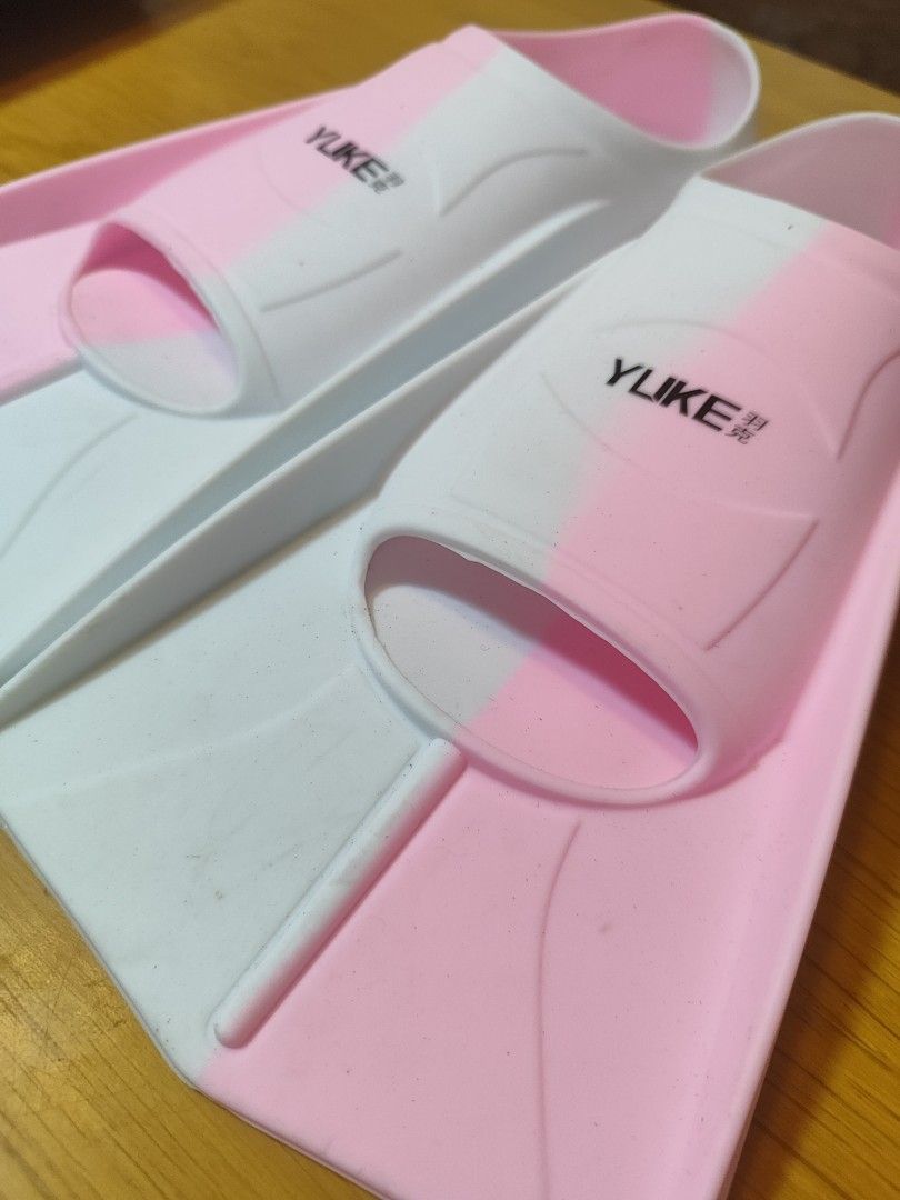 SWIM TRAINING FINS (Category: Other Sports Equipment and Supplies) located in Imus. Submitted by umusthave23 (Listing ID 1357674880, Image 2). Description: 32-33 EU gogo express shipping lalamove availabale.