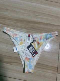 (Category: ) located in . Submitted by gelohey00 (Listing ID 1357775366, Image 1). Description: .