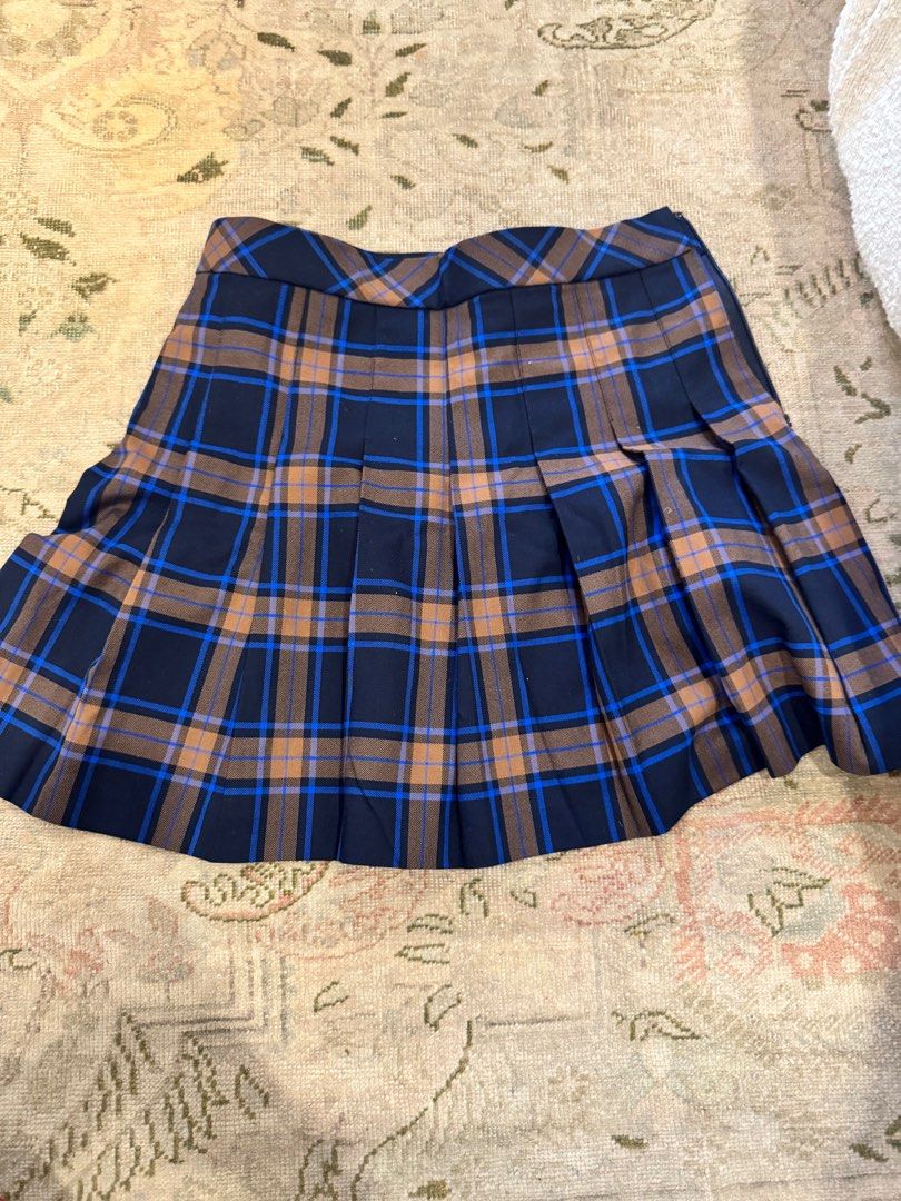 Uniqlo pleated skirt (Category: Skirts) located in San Juan City. Submitted by denisetylim (Listing ID 1357657363, Image 2). Description: .