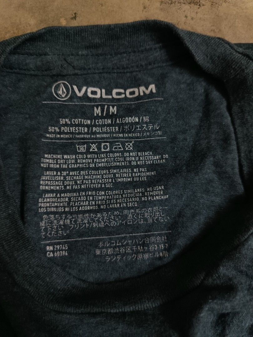 Volcom (Category: Tshirts & Polo Shirts) located in Kuala Lumpur. Submitted by mohdthumb (Listing ID 1357767358, Image 3). Description: Volcom made in Mexico 50%cotton 50%polyester size tag M manual size : pit 20' labuh 27.5 Postage DFOD jnt.