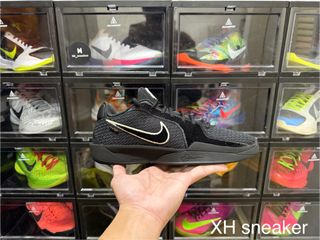由 xh._.sneakers (刊登 ID 1357764178，圖片 1) 提交，位於 的 (類別：)，說明：。