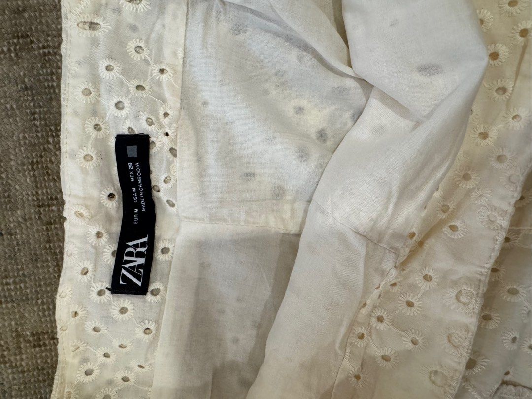 Zara high waist shorts (Category: Shorts) located in San Juan City. Submitted by denisetylim (Listing ID 1357658308, Image 3). Description: .