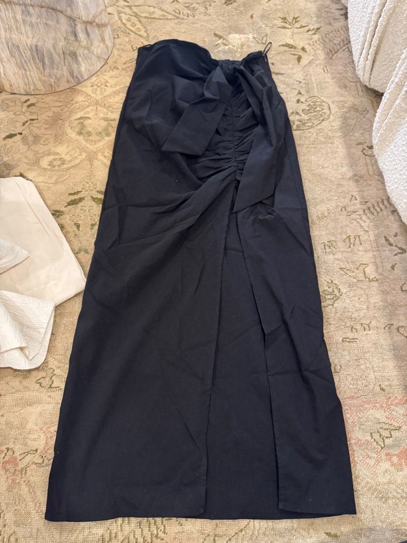Zara long skirt with ribbon (Category: Skirts) located in San Juan City. Submitted by denisetylim (Listing ID 1357657908, Image 1). Description: .