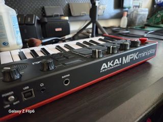 Akai mpk mini play / with built in tones and drums