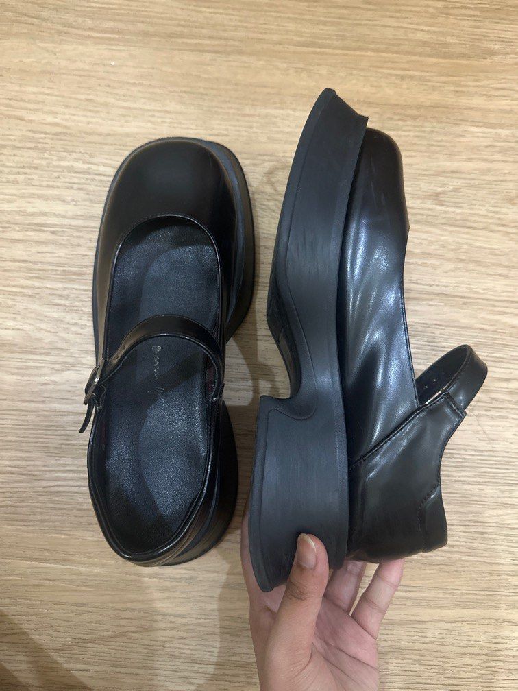 Black Chunky Platform Mary Janes Shoes (Category: Wedges) located in Valenzuela. Submitted by _shethrifts (Listing ID 1357782980, Image 3). Description: Ok for size 7 Rfs: Super but barely used.
