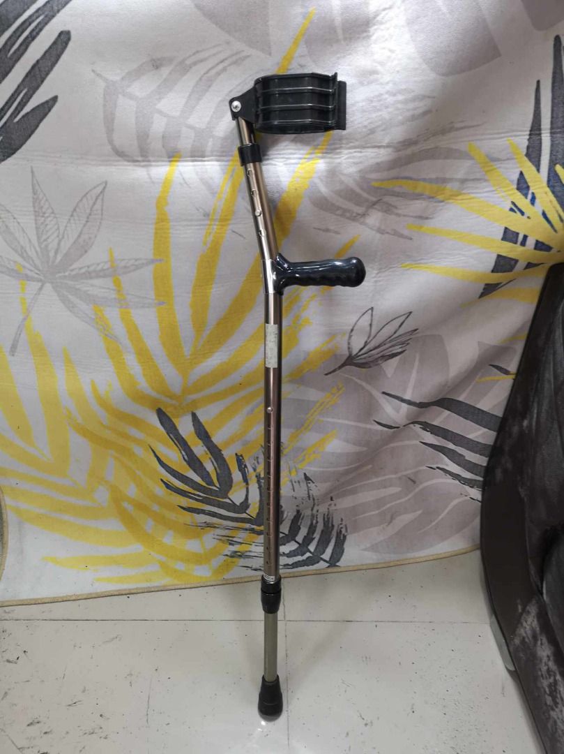 Black Forearm Crutch (Category: Other Assistive Aids) located in Santa Cruz. Submitted by jmy_surplus.2 (Listing ID 1357937435, Image 1). Description: Size ; L - 43 W - 6 H - 3 Color ; Black Type ; Walking Aid Brand ; No brand Material ; Steel , Plastic Style ; Forearm Crutch JMY 4.