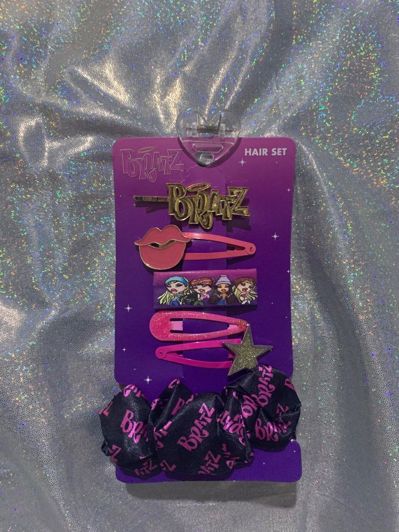Bratz Hot Topic Clip and Scrunchie - Hair Accessory Set (Category: Hair Accessories) located in Santa Rosa. Submitted by wanderpat (Listing ID 1357927757, Image 1). Description: KINDLY READ DESCRIPTION AND ONLY MAKE AN OFFER IF YOU’RE 100% AND READY TO PURCHASE! 🛒✨ * 𝗡𝗢 𝗢𝗙𝗙𝗘𝗥 = 𝗡𝗢 𝗧𝗥𝗔𝗡𝗦𝗔𝗖𝗧𝗜𝗢𝗡 * ─ Bratz Hot Topic Hair Accessory Set WYSIWYG ❗️LAST PRICE POSTED ❗️ ─ - never used - selling as is ─ 🌜𝗠𝗜𝗡𝗘 𝗡𝗢𝗪, 𝗣𝗔𝗬 𝗡𝗢𝗪