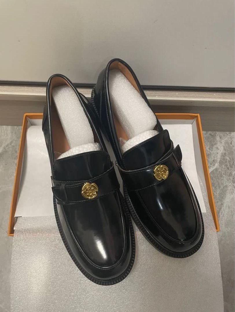 Classy Black Women’s Loafers (Category: Loafers) located in Taguig. Submitted by chic.declutter (Listing ID 1357781725, Image 2). Description: Classy Women’s Loafers - Very comfortable to wear - Size: 38UK 7.5US Women’s (24cm to 24.5cm).